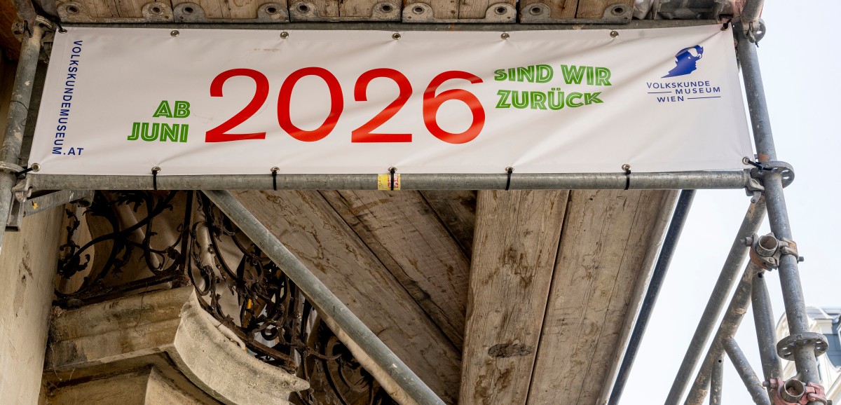 : Das Museumsgebäude ist zur Gänze eingehüllt und bleibt während der Sanierung geschlossen. Seien sie gespannt, in was für einer Form wir 2026 zurückkommen!