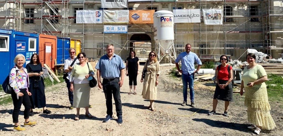 : TREASURES-Treffen in Marchegg, im Hintergrund die Baustelle © Matthias Beitl