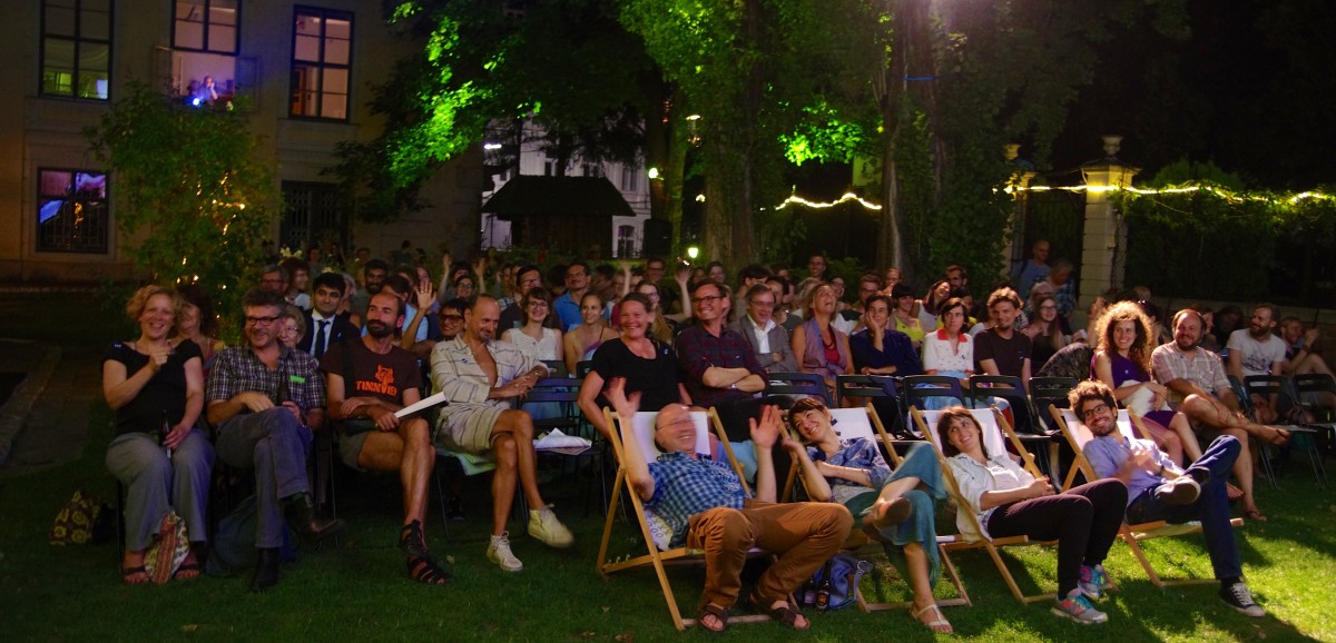 : Kurzfilme Open Air genießen im Museumsgarten © dotdotdot