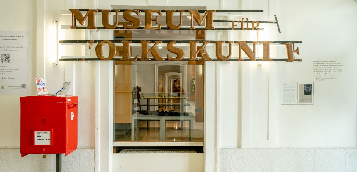 : Historischer Schriftzug. Foto: Kollektiv Fischka / Kramar © Volkskundemuseum Wien