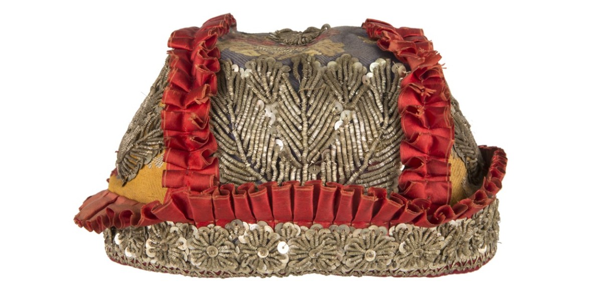 : Haube (19. Jh.), 1938 inventarisiert, in Kunstdatenbank veröffentlicht | Fotos: Christa Knott © Volkskundemuseum Wien