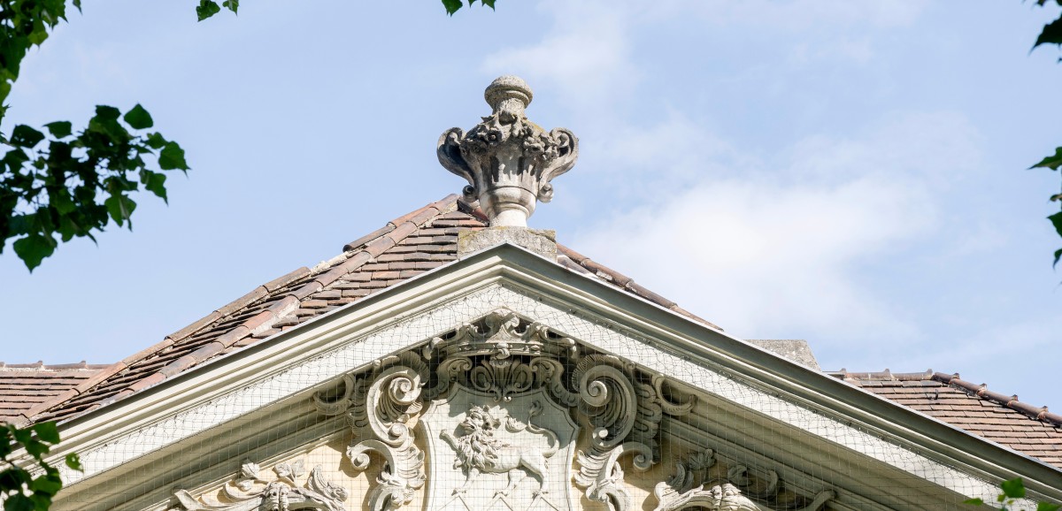 : Dachgiebel des Gartenpalais Schönborn. Foto: Kollektiv Fischka / Kramar