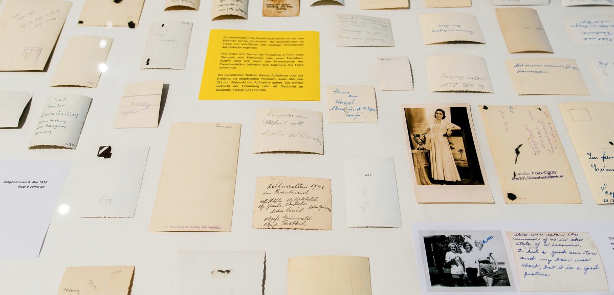 : Ausstellung "Alle antreten! Es wird geknipst!". Foto: kollektiv fischka / kramar © Volkskundemuseum Wien