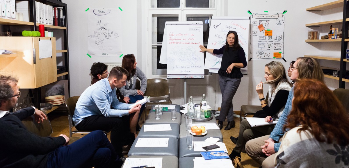 : Workshop zur Institutionalisierung der Zusammenarbeit. Foto: kollektiv fischka / Steffi Freynschlag © Volkskundemuseum Wien
