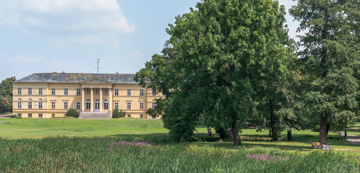 : Der zweite Standort der TREASURES-Wanderausstellung, das Schloss Dolná Krupá in der Slowakei. Foto: Matthias Klos © Volkskundemuseum Wien