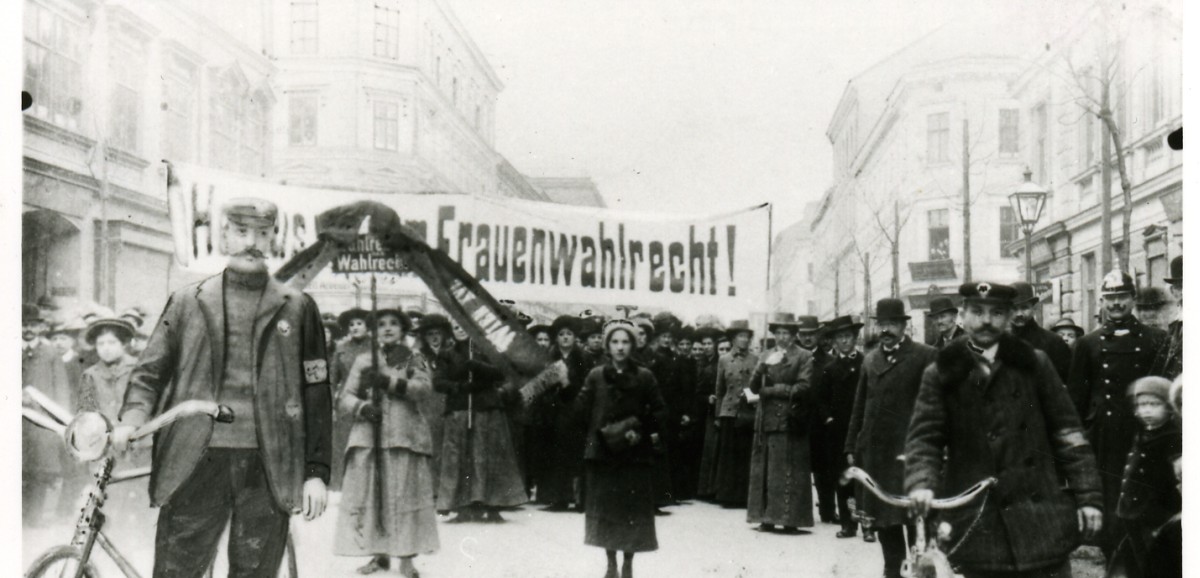 : Wahlrechtsdemonstration der SDAP (Sozialdemokratische Arbeiterpartei) in Ottakring 1913 © Kreisky-Archiv