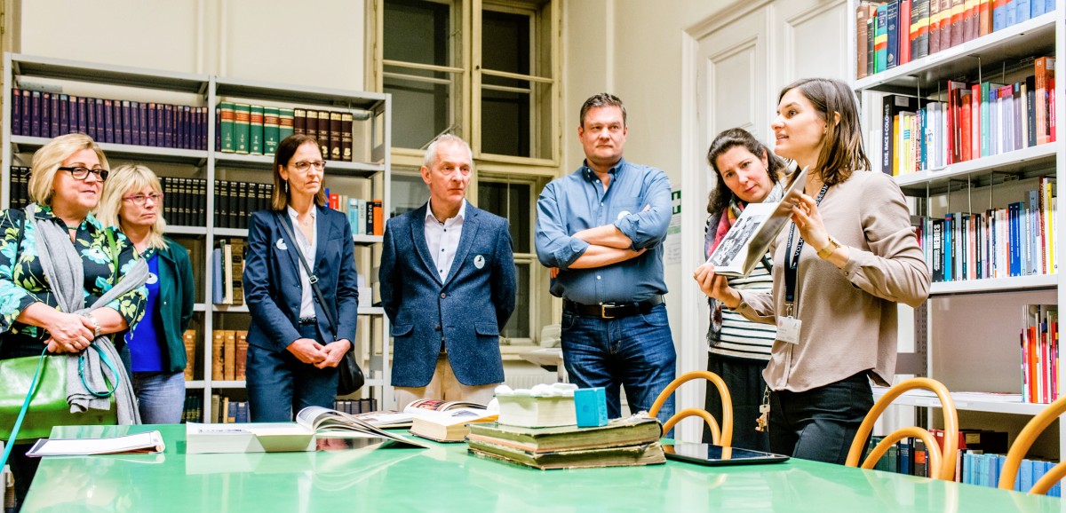 : Kulturvermittlung im Lesesaal der Bibliothek. Foto: kollektiv fischka/kramar © Volkskundemuseum Wien