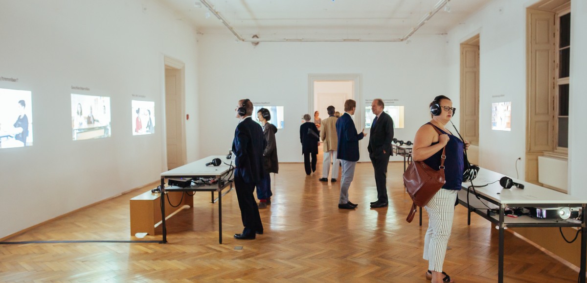 : Ausstellung „Schulgespräche. Junge Muslim*innen in Wien“. Foto: kollektiv fischka / Steffi Freynschlag © Volkskundemuseum Wien