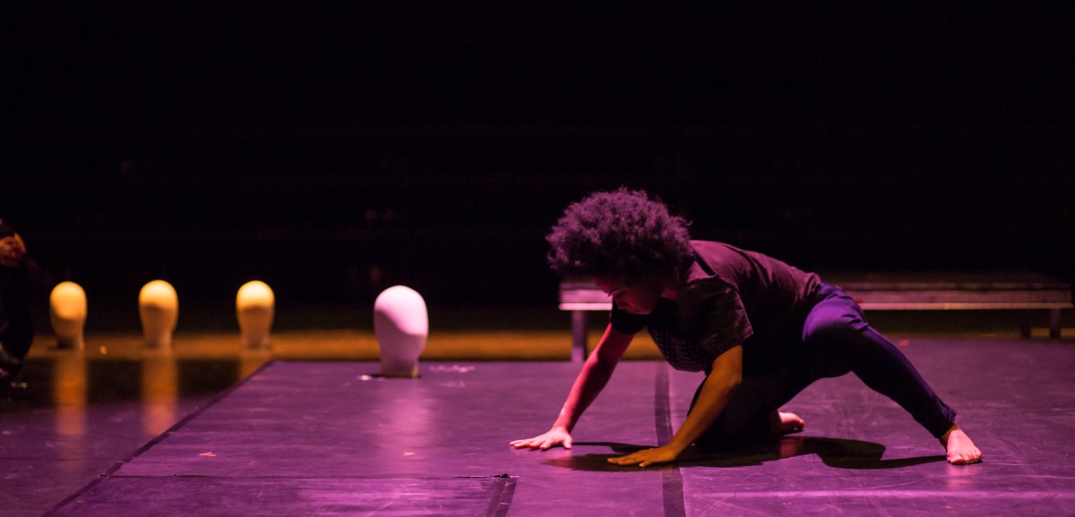 : Performance von Yusimi Moya, Tanzquartier 2016 © Ana Paula Franco
