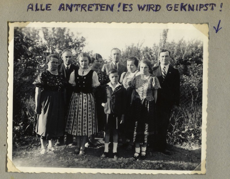 : Anonyme Fotograf*innen, Österreich, um 1940 aufgenommene Fotografie aus einem ca. 1955 angelegten Album.