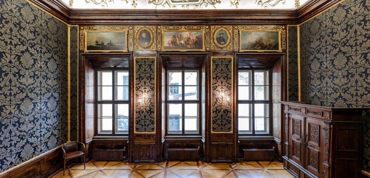 : Der Blaue Salon mit historischer Innenausstattung. Foto: Matthias Klos © Volkskundemuseum Wien