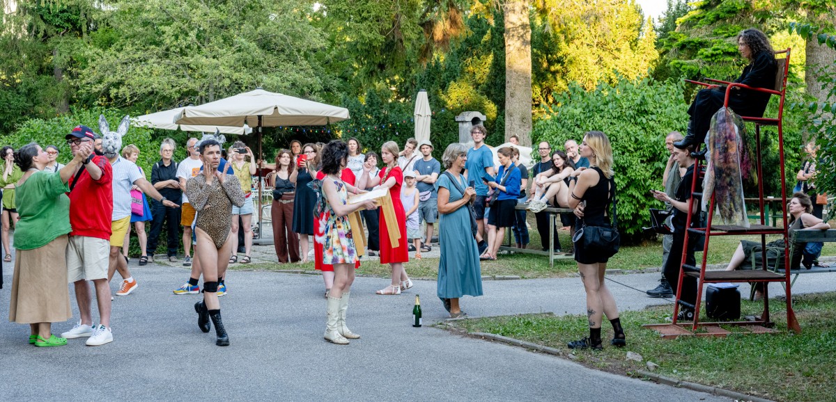 : LASST ALLE HOFFNUNG FAHREN! Mysterienspiele Ringelsdorf / Vienna, am 5. und 6.7.2025 am Otto Wagner Areal. Foto: Kollektiv Fischka / Kramar