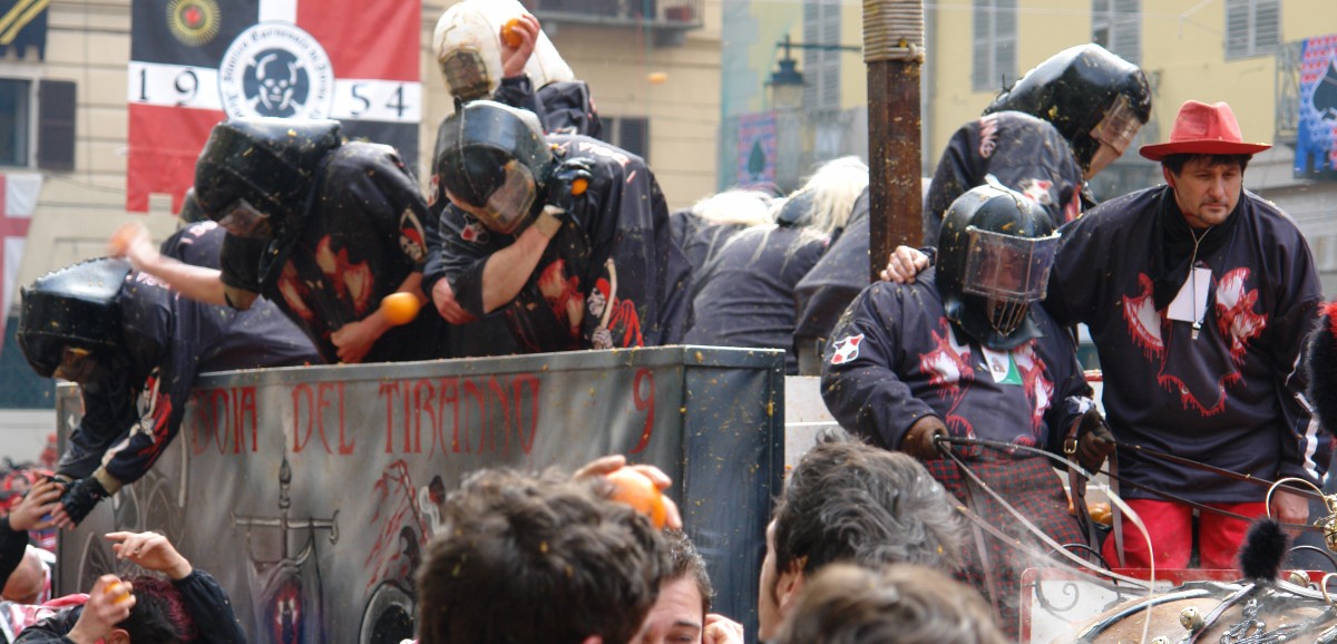: Orangenkrieg © Rina Grinn