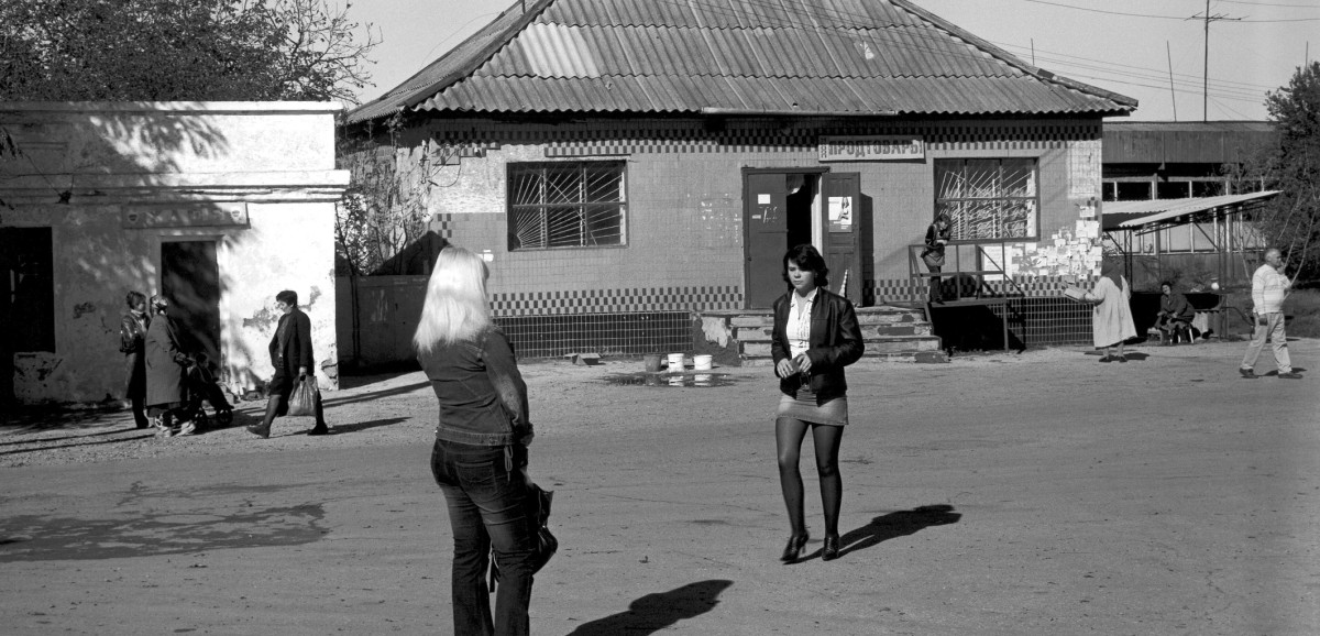 : Schwarzmeerdeutsche, Busstation in Limanske, Ukraine © Kurt Kaindl