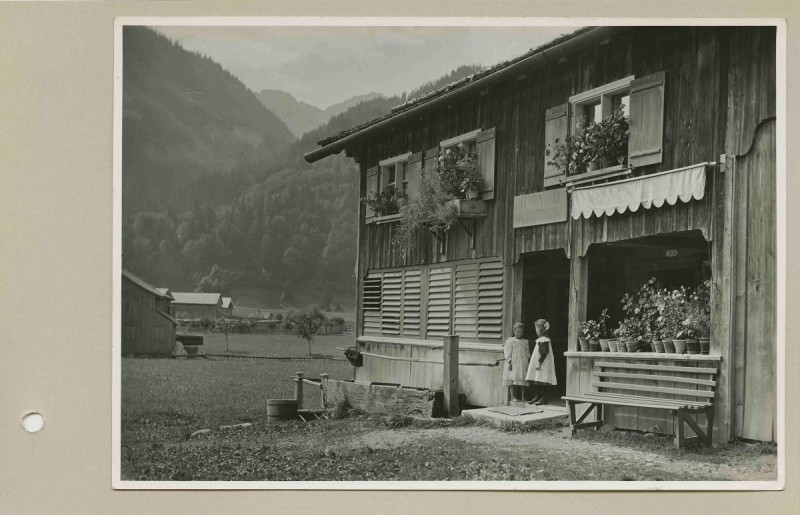 : „Bregenzerwaldhaus“, Vorarlberg, Österreich, 1. Hälfte 20. Jh, Silbergelatineabzug © Volkskundemuseum Wien