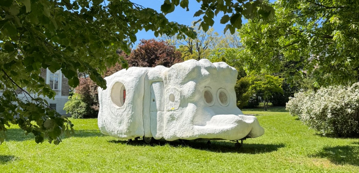 : The Terrestrial Consciousness Research Station is a sculptural vehicle and experimental laboratory by Stephanie Winter & SALON HYBRID.