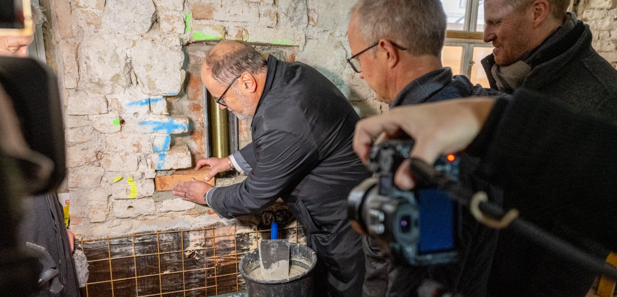 : Hands-on Einmauerung. Foto: Kollektiv Fischka / Kramar