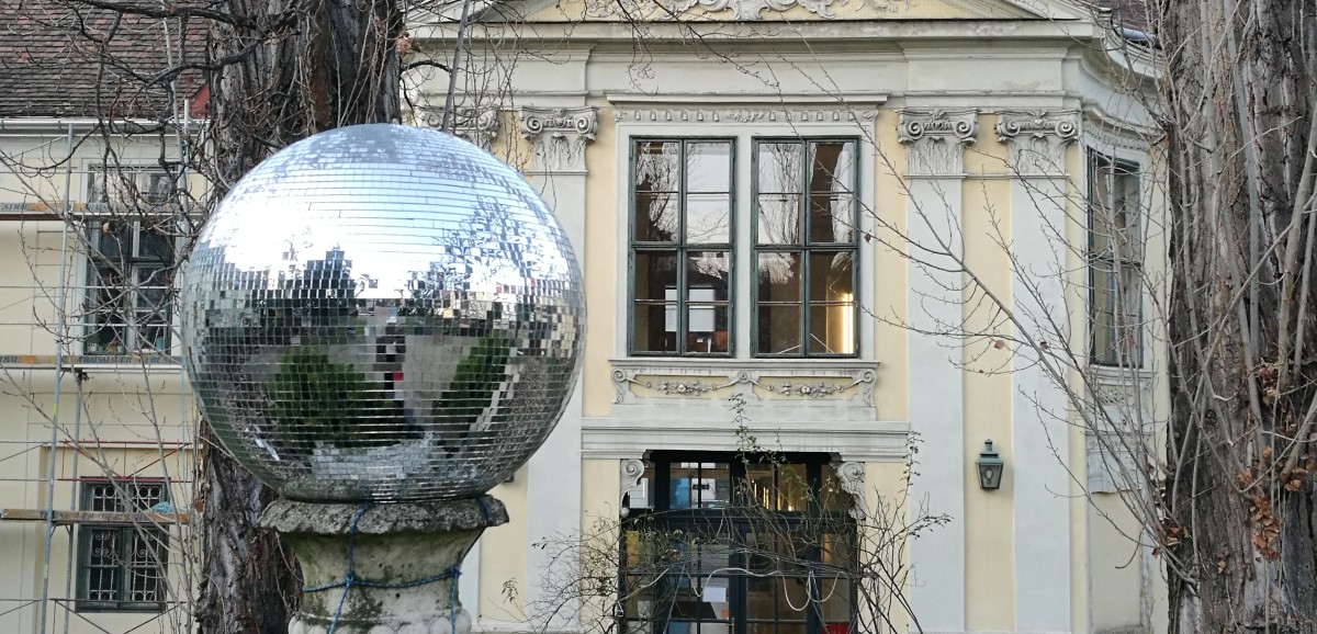 : Winterdiscokugel. Foto: Gesine Stern © Volkskundemuseum Wien