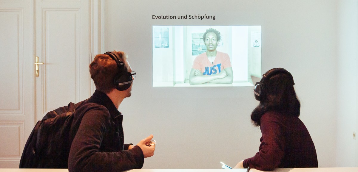 : Ausstellung „Schulgespräche. Junge Muslim*innen in Wien“. Foto: kollektiv fischka / Steffi Freynschlag © Volkskundemuseum Wien