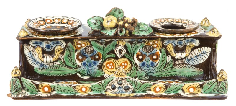 : Kastenförmiges Schreibzeug mit originalen Einsätzen, Schweiz, Heimberg bei Thun, um 1870. ÖMV/29.582, Foto: Christa Knott © Volkskundemuseum Wien 
