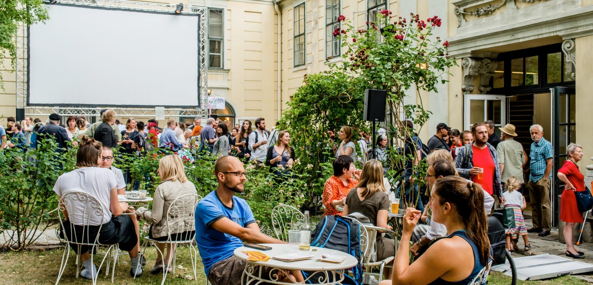 : Im Garten des Volkskundemuseum Wien. Foto: kollektiv fischka/kramar © Volkskundemuseum Wien