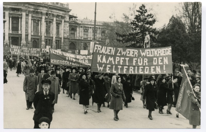 : Foto aus dem Frauentagsalbum  der SPÖ-Frauen, 1948
© Kreisky Archiv